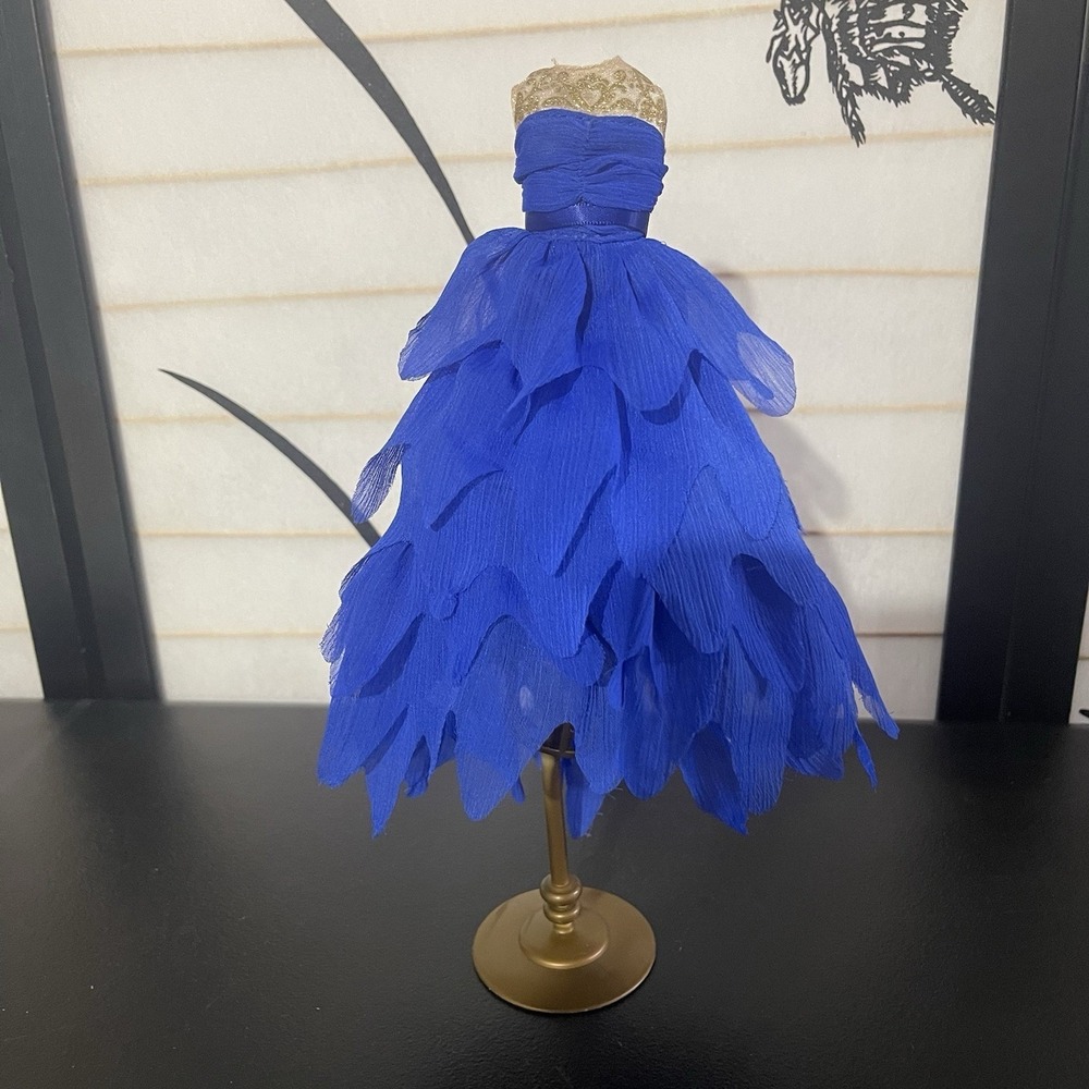 2014 Hasbro Disney Descendants Evie Isle Of The Lost Blue Coronation Dress